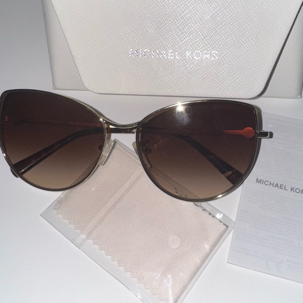 SOLD!! Michael Kors Lakinai Cateye Sunglasses